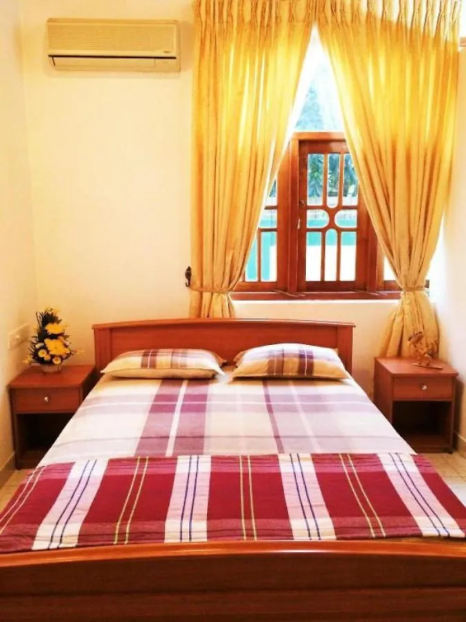 Romeo And Juliet Guest House Negombo 3*,