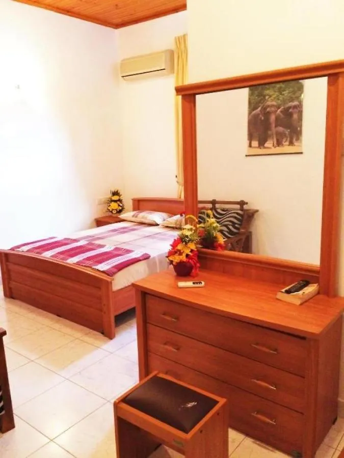 Romeo And Juliet Guest House Negombo