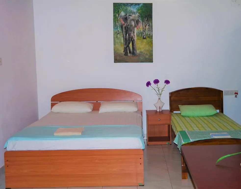 Romeo And Juliet Guest House Negombo 3*,